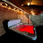 Tilly's Cosy Retreats - Cave Holiday home