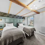 Tilly's Cosy Retreats - Cave Knaresborough